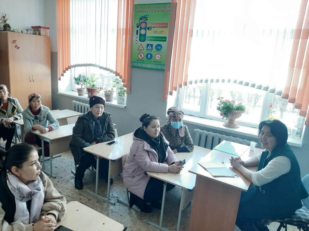 Мектеп әкімшілігінің аз қамтылған және жетім балаларға жасаған кішігірім көмегі